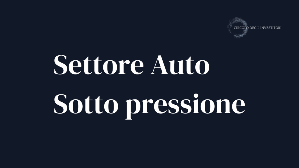 L’industria auto tra nuove sfide: il caso BYD e il dibattito sul 2035 Sfondo blu neutro per articolo Settore auto sotto pressione