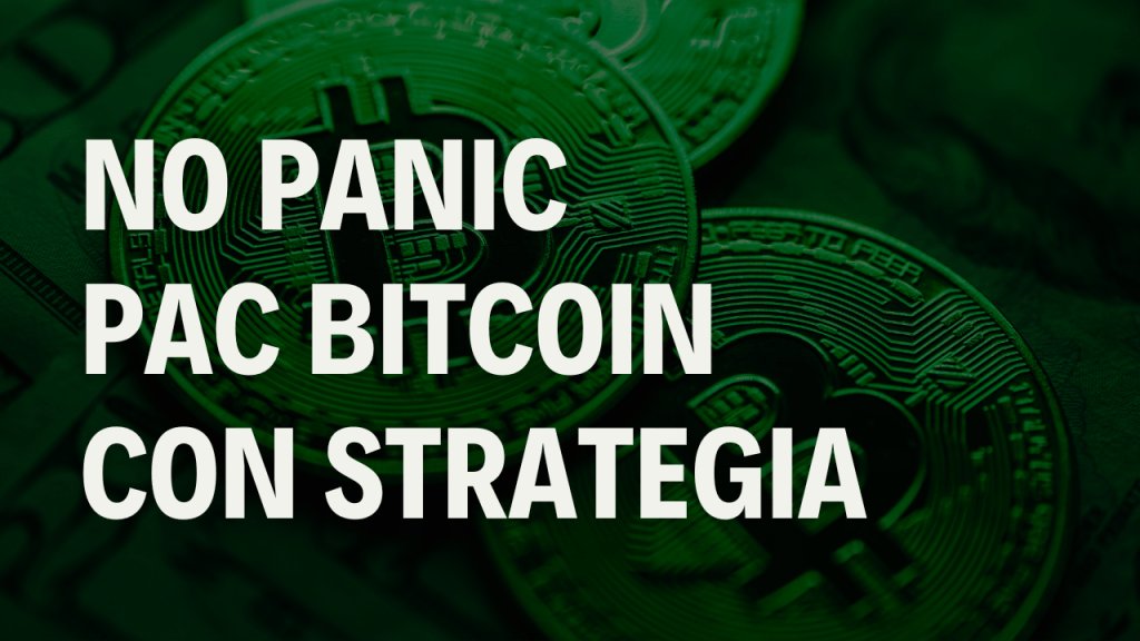 PAC su Bitcoin: si accumula con strategia. Immagine di copertina sul PAC Bitcoin: monete Bitcoin e titolo “No panic, PAC Bitcoin con strategia”, riferimento a un approccio strategico e non emotivo.