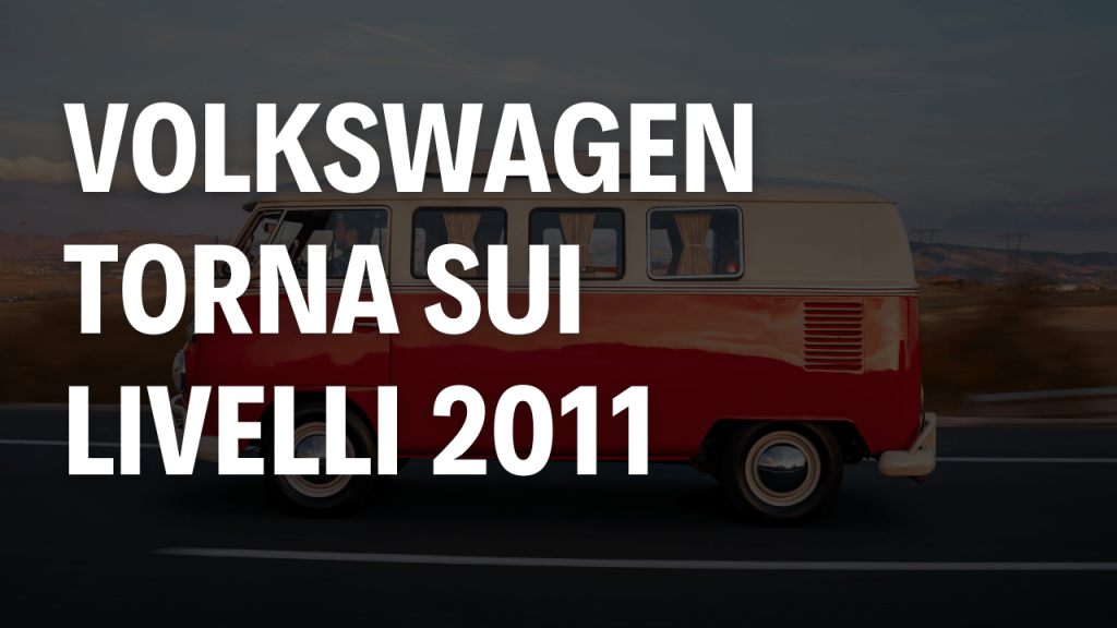 Volkswagen in Borsa torna sui livelli del 2011, immagine di van Volkswagen vintage su strada al tramonto con titolo sovrapposto.