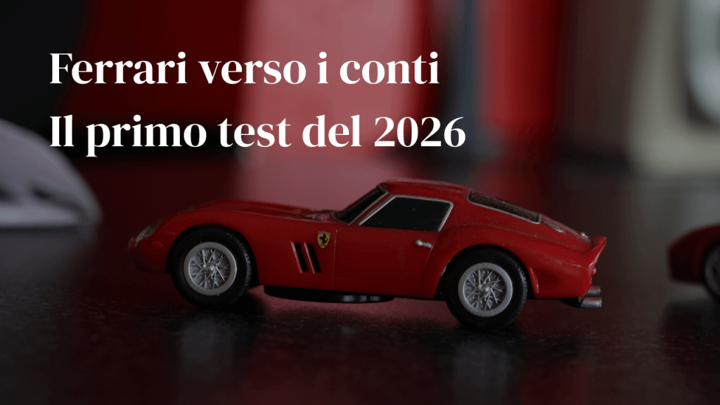 Modellino rosso Ferrari per articolo sui conti del primo trimestre 2026.