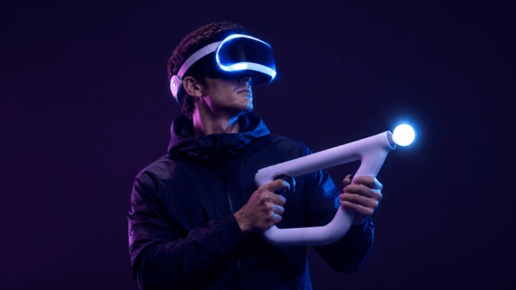 Come investire sulla fotonica Uomo con visore luminoso e dispositivo ottico, immagine simbolica della trasmissione dati tramite luce e della fotonica.