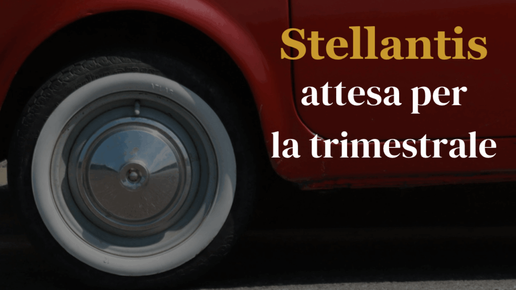 Trimestrale Stellantis, il titolo punta ai minimi del 2012 Immagine di una macchina rossa con ruota bianca e testo "Stellantis attesa per la trimestrale"
